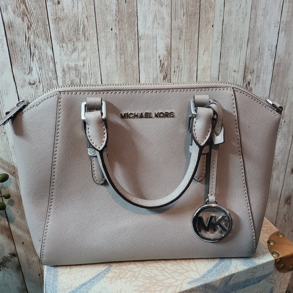COPY - Michael Kors Ciara Small Saffiano Leather Satchel Light Grey